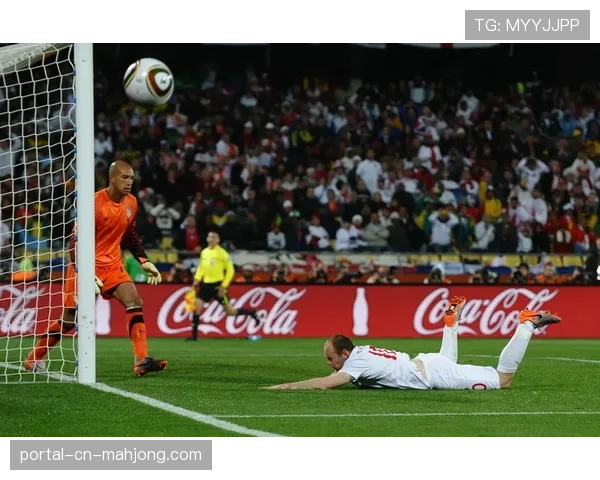 “特写：阿尔梅里亚门将在对方角球进攻时，指挥队友人墙定位的瞬间”